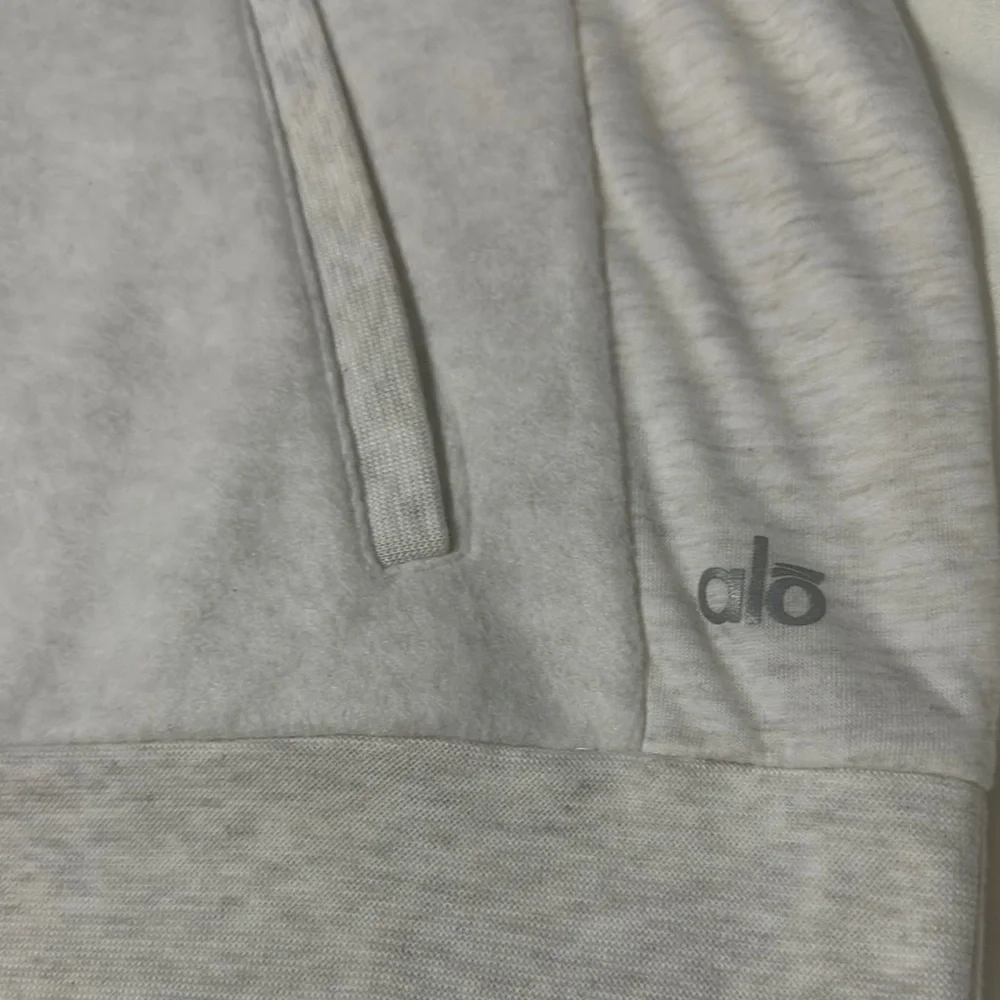 Alo Yoga Plush White Sleeveless Hoodie